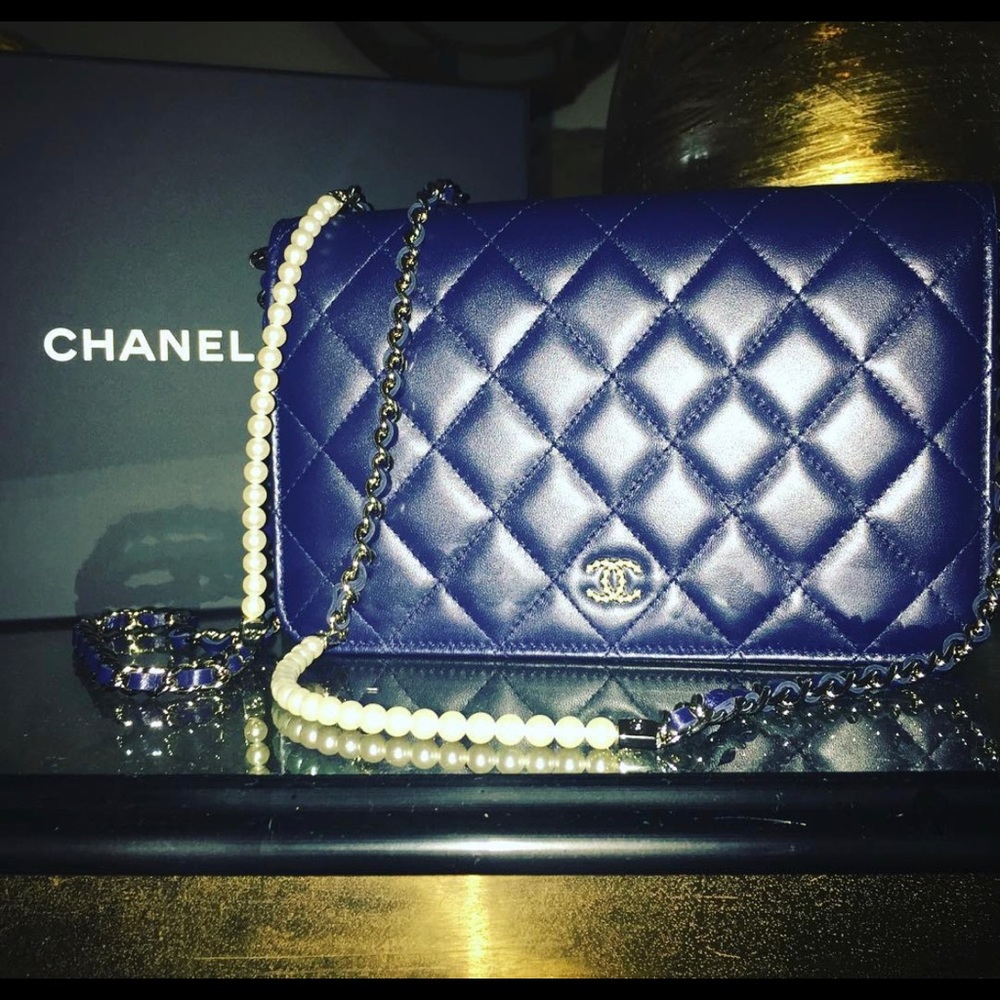 NWT Chanel Pearl Wallet On Chain Navy